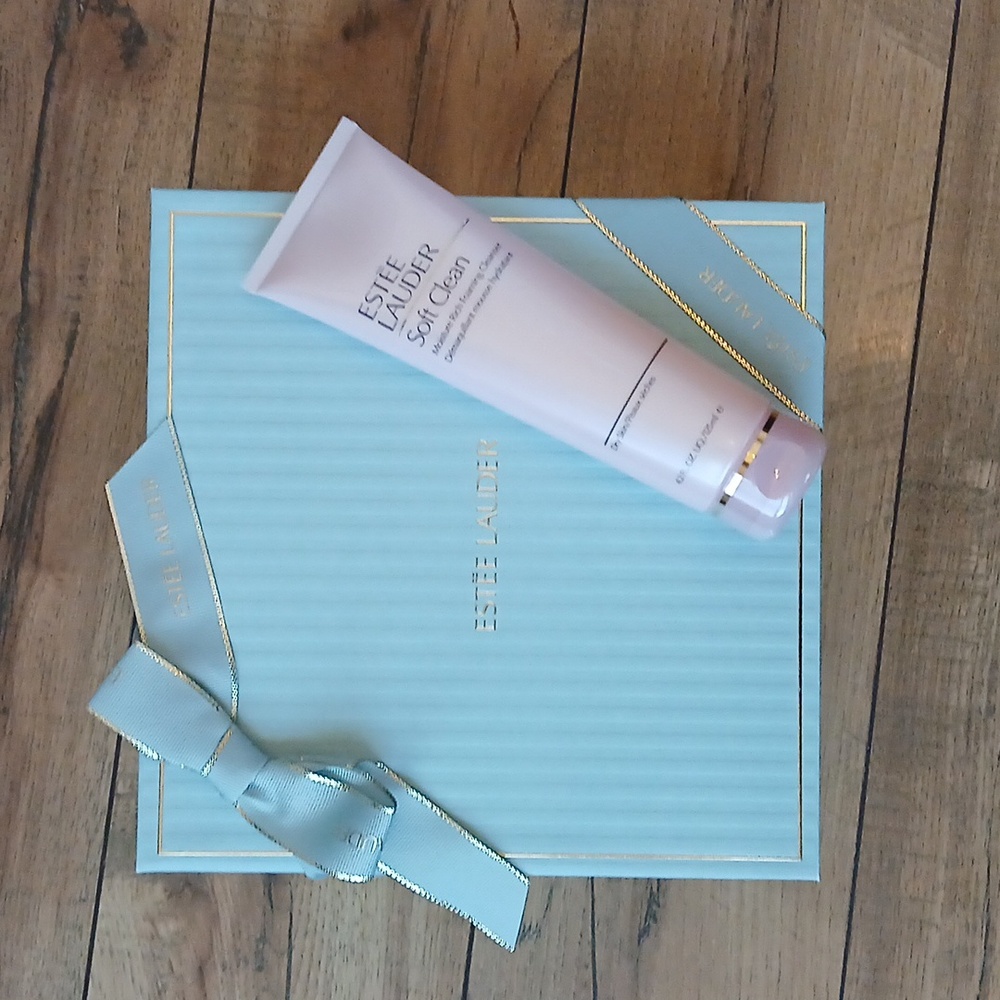 New Estée Lauder Full Size Soft Clean Foaming Cleanser - Picture 14 of 17